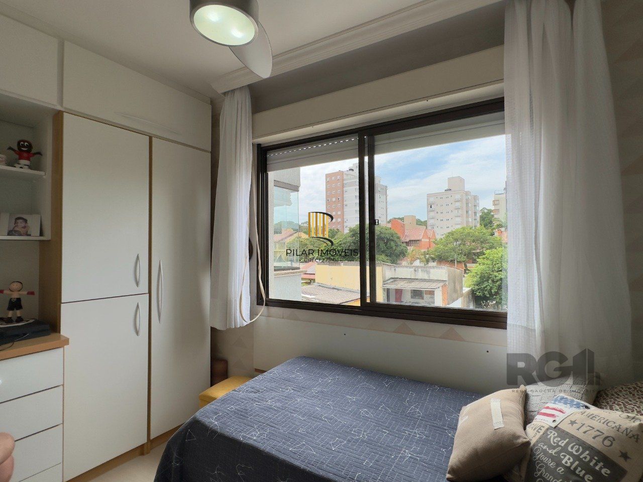 APARTAMENTO 2 DORMITÓRIOS, DE FRENTE, COM VAGA DE GARAGEM NO JARDIM BOTÂNICO
