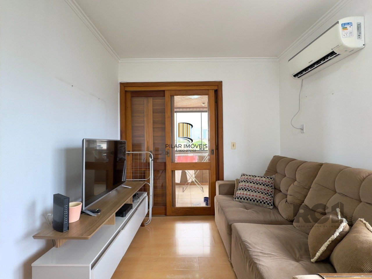 APARTAMENTO MOBILIADO DE 96M² COM 3 DORMITÓRIOS, SUÍTE E VAGA DE GARAGEM NO MENINO DEUS
