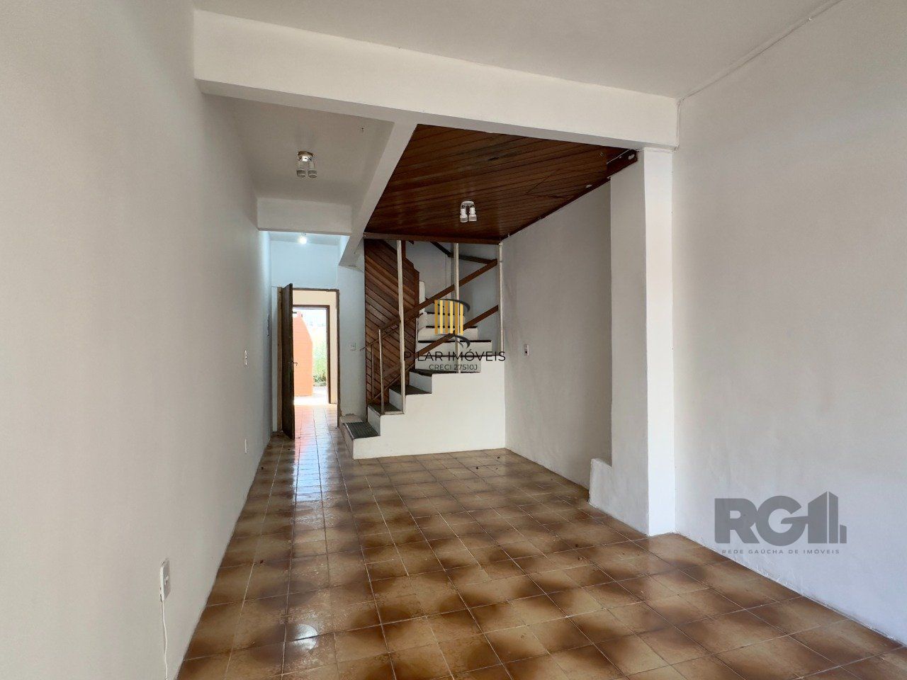 CASA COM 4 DORMITÓRIOS E PÁTIO COM CHURRASQUEIRA NO CENTRO HISTÓRICO