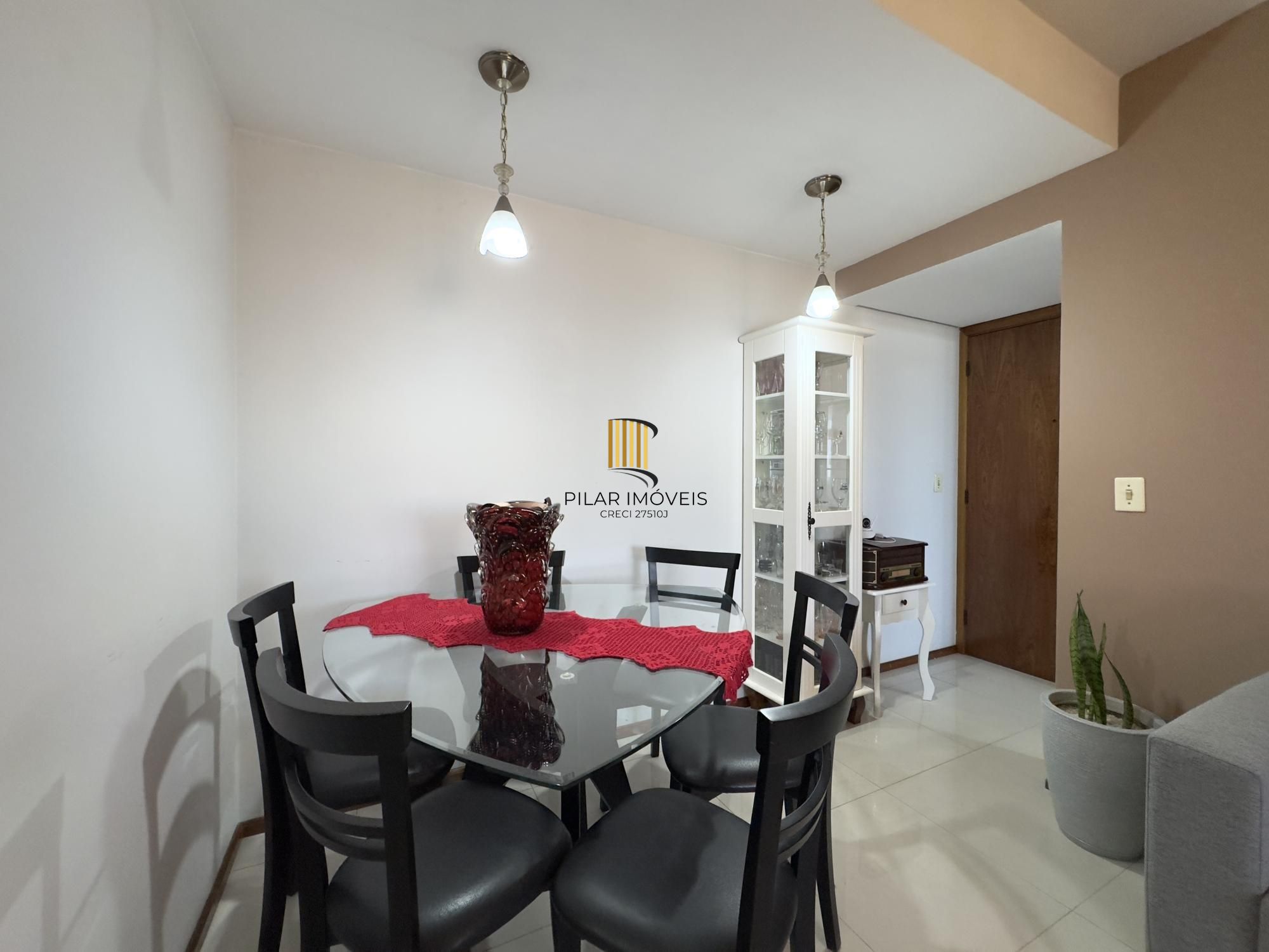 Apartamento 2 dormitórios, com lavabo e vaga de garagem na Cidade Baixa