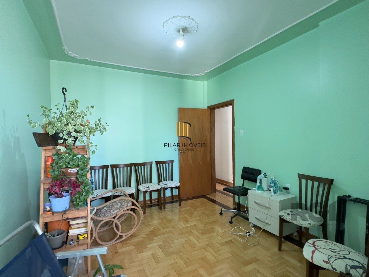 APARTAMENTO 3 DORMITÓRIOS, DE FRENTE E REFORMADO, NO CENTRO HISTÓRICO