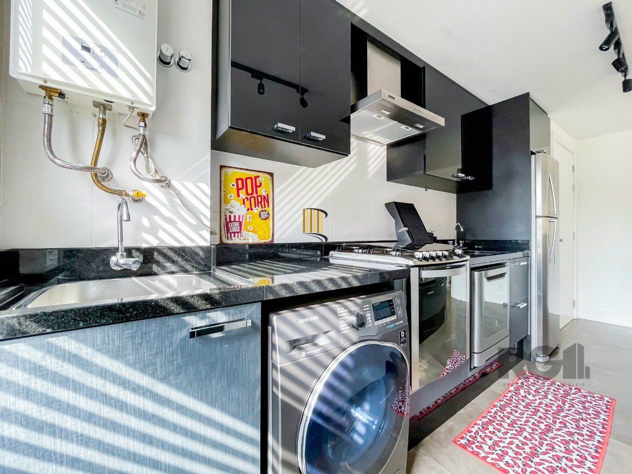 APARTAMENTO MOBILIADO 70M² DE 2 DORMITÓRIOS E 1 VAGA - BAIRRO MENINO DEUS