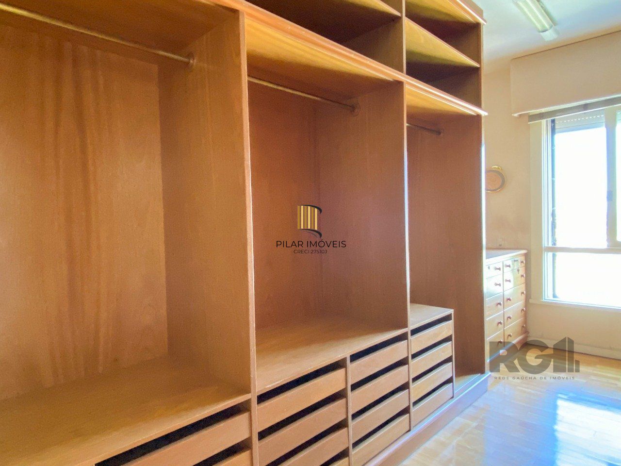 Apartamento com muito conforto e ótima iluminação no Moinhos de Vento