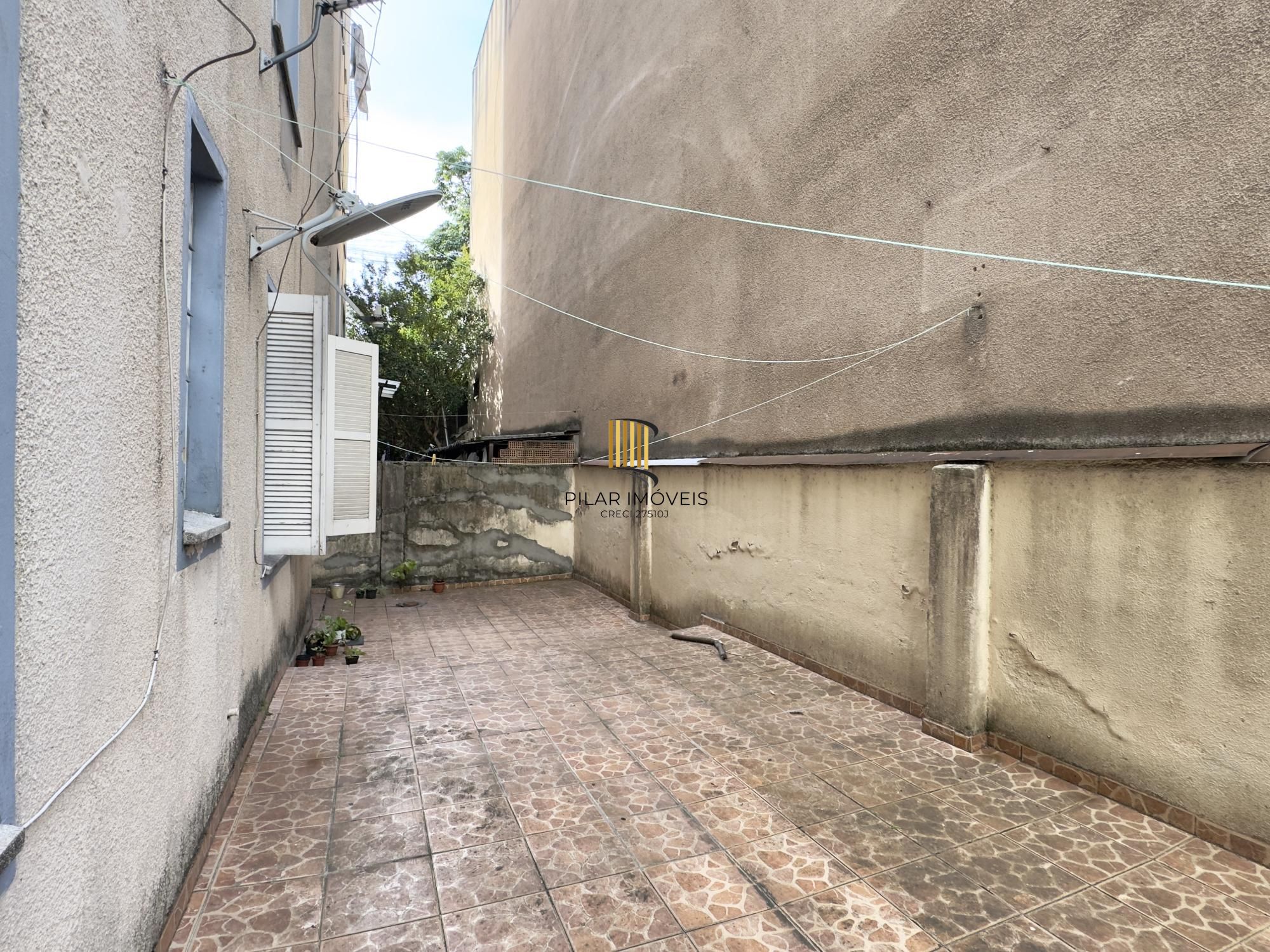 Apartamento 2 dormitórios com pátio