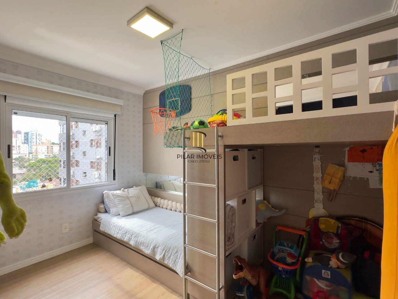 APARTAMENTO MOBILIADO COM PLANTA DIFERENCIADA E ÓTIMA LOCALIZAÇÃO