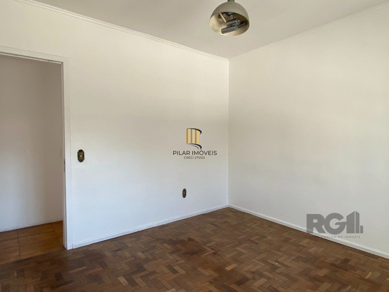 CASA COM 5 DORMITÓRIOS, ESPAÇO PARA FESTAS E PEÇAS AMPLAS PRÓXIMO AO IGUATEMI