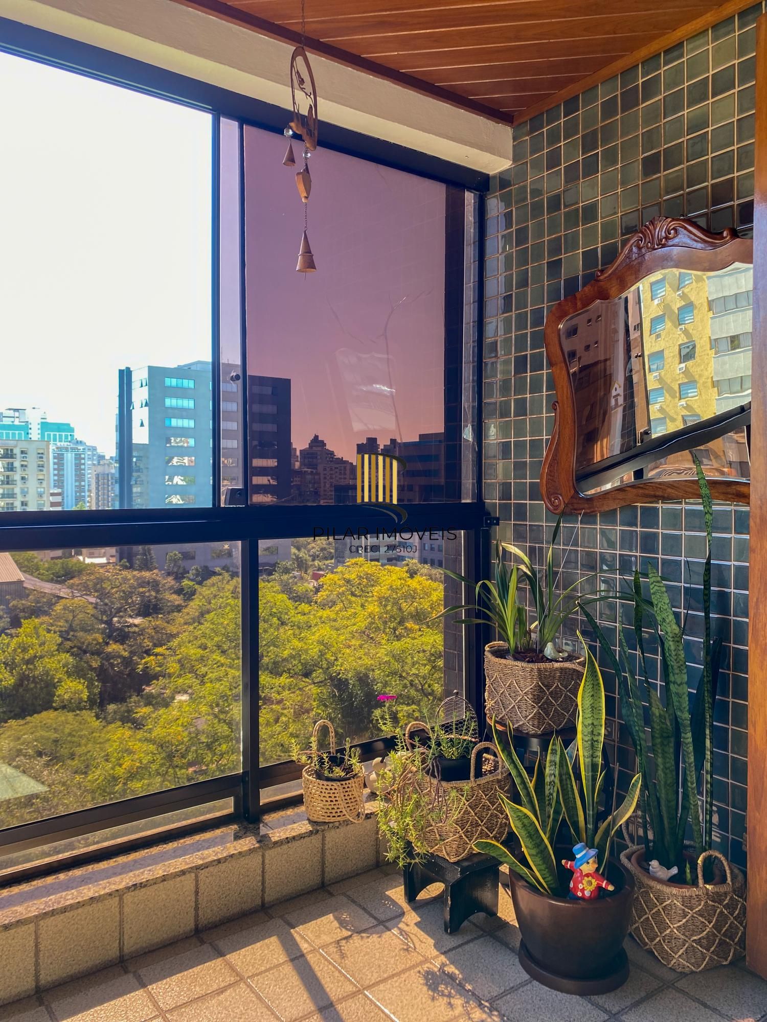 Apartamento 3 dormitório, 2 vagas e depósito a poucos metros do Parcão