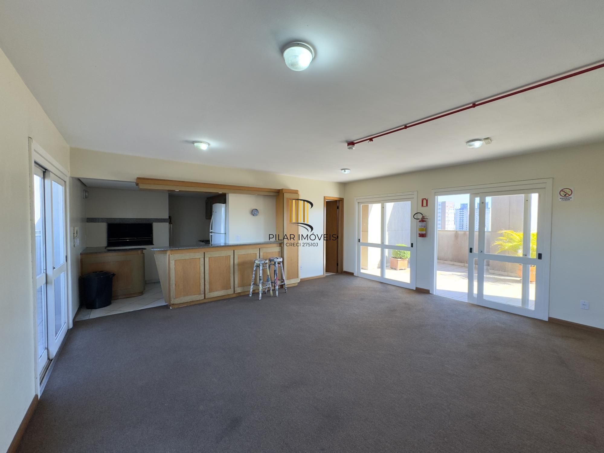 Apartamento 2 dormitórios, com lavabo e vaga de garagem na Cidade Baixa