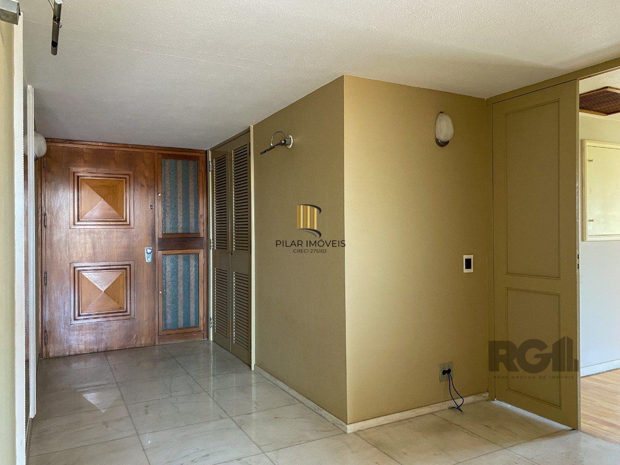 Apartamento com muito conforto e ótima iluminação no Moinhos de Vento