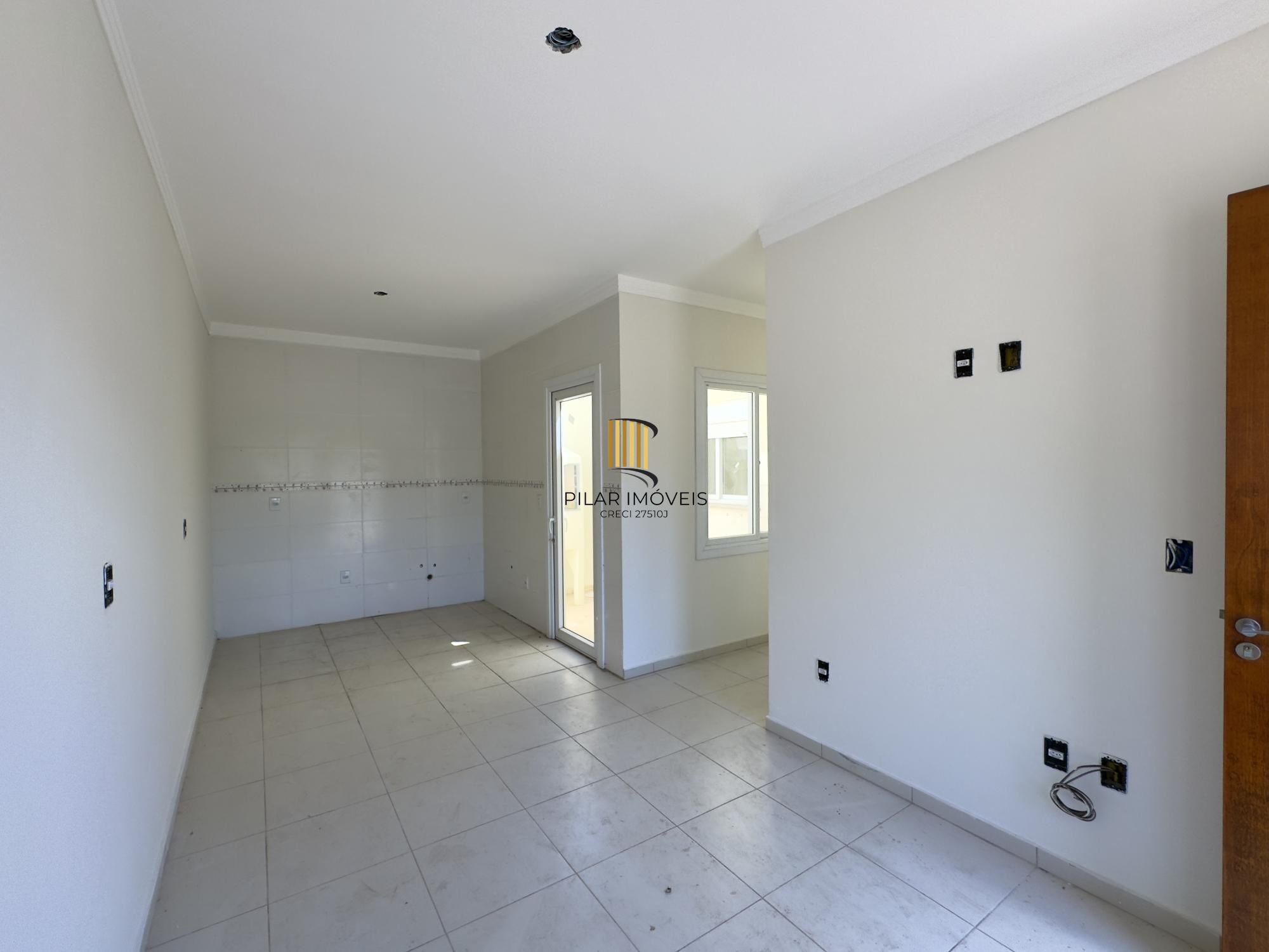 Casa em condomínio com 2 dormitórios, vaga de garagem e churrasqueira na Olaria