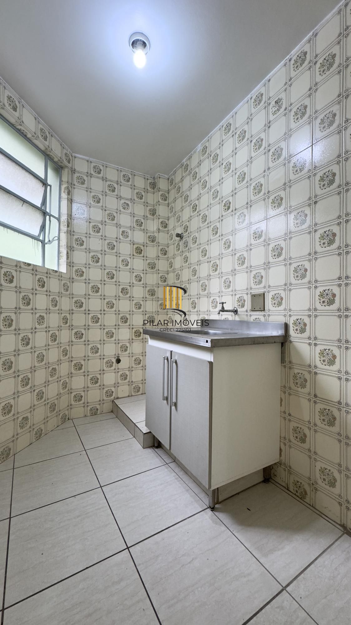STUDIO DE 30 M² NO MIOLO DA CIDADE BAIXA