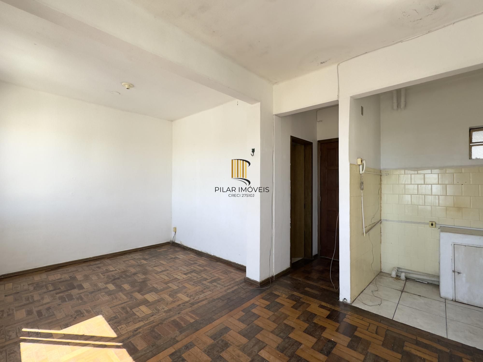 Apartamento 1 dormitório com vista e muito potencial no Centro Histórico
