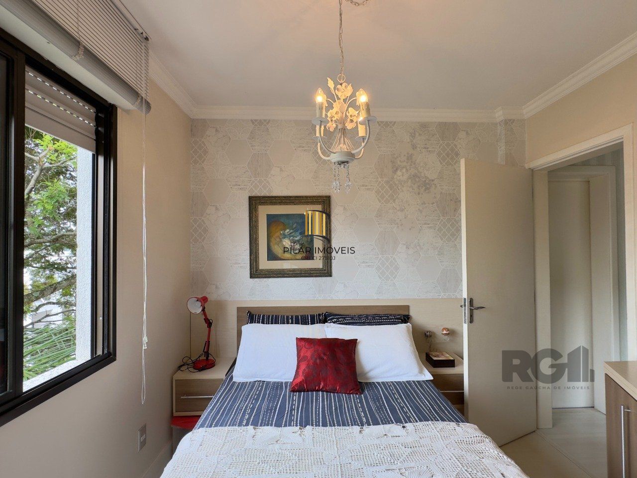 APARTAMENTO 2 DORMITÓRIOS, DE FRENTE, COM VAGA DE GARAGEM NO JARDIM BOTÂNICO