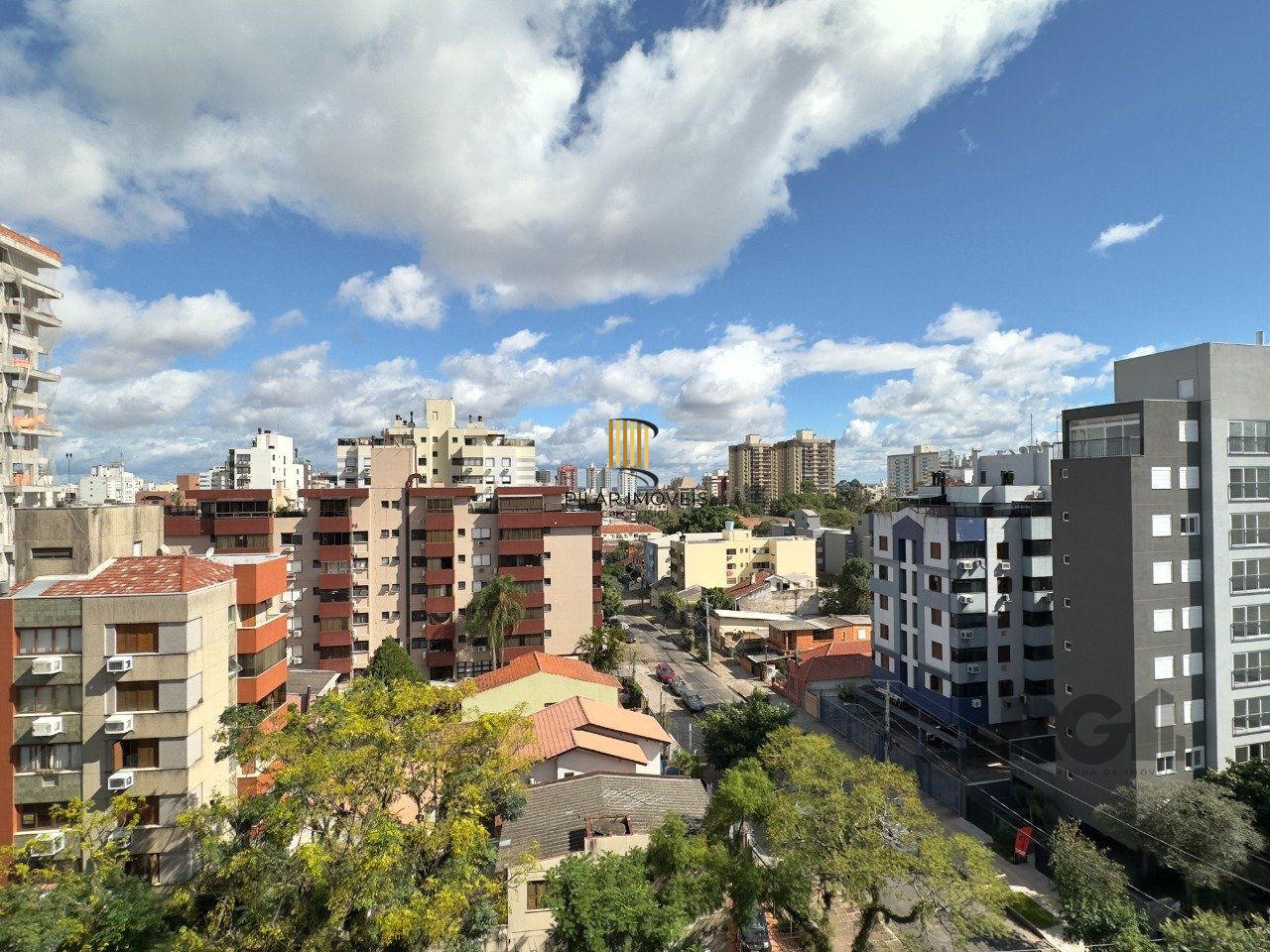 MARAVILHOSA COBERTURA COM VISTA DEFINIDA E MUITA CLARIDADE NO MENINO DEUS