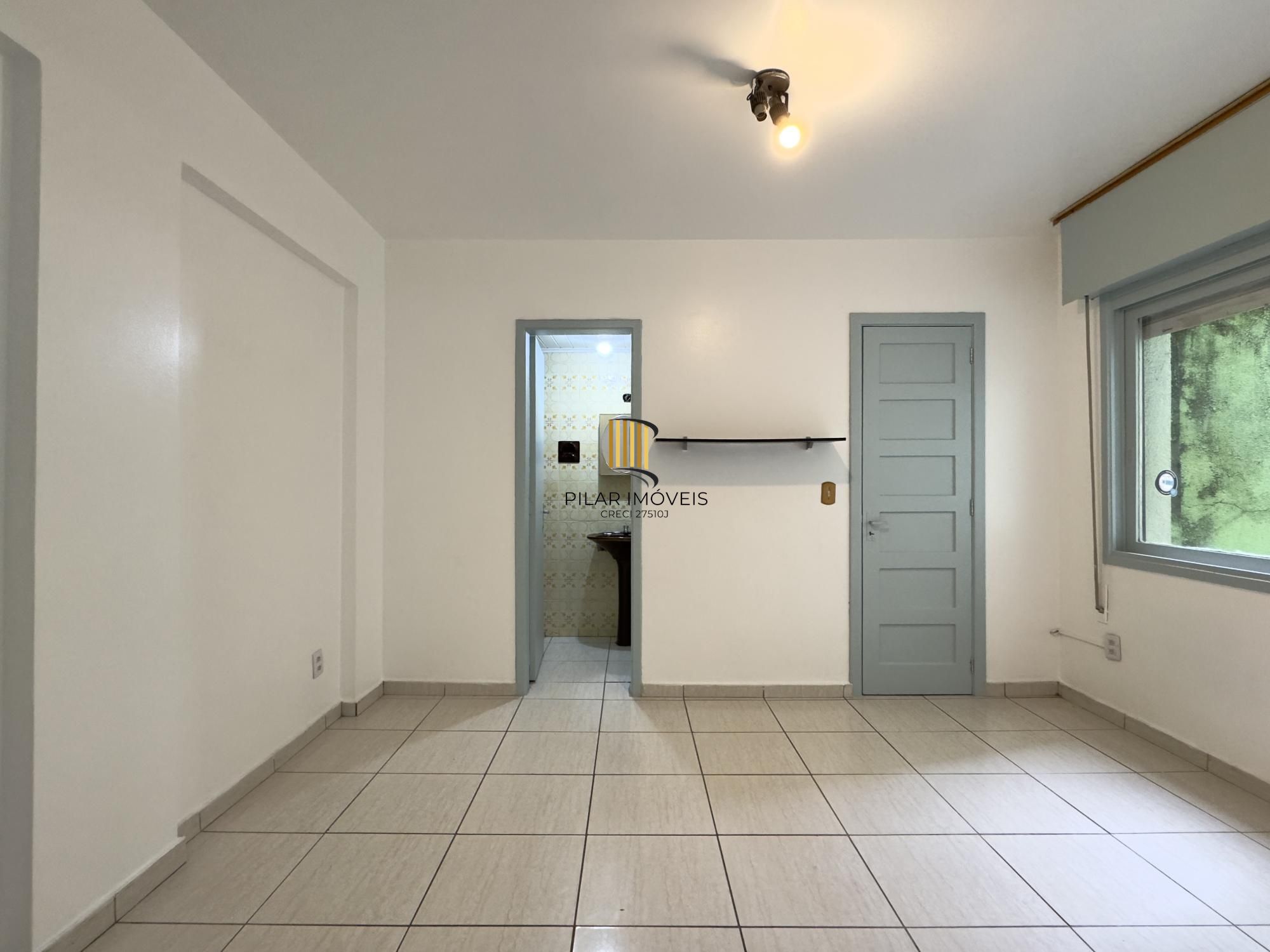 STUDIO DE 30 M² NO MIOLO DA CIDADE BAIXA