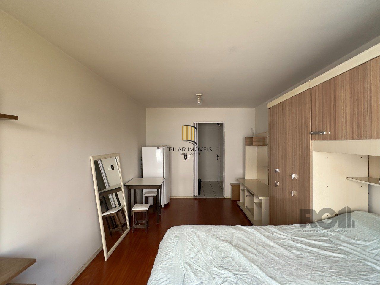 STUDIO MOBILIADO EM FLAT A POUCOS METROS DA ORLA DO GUAÍBA