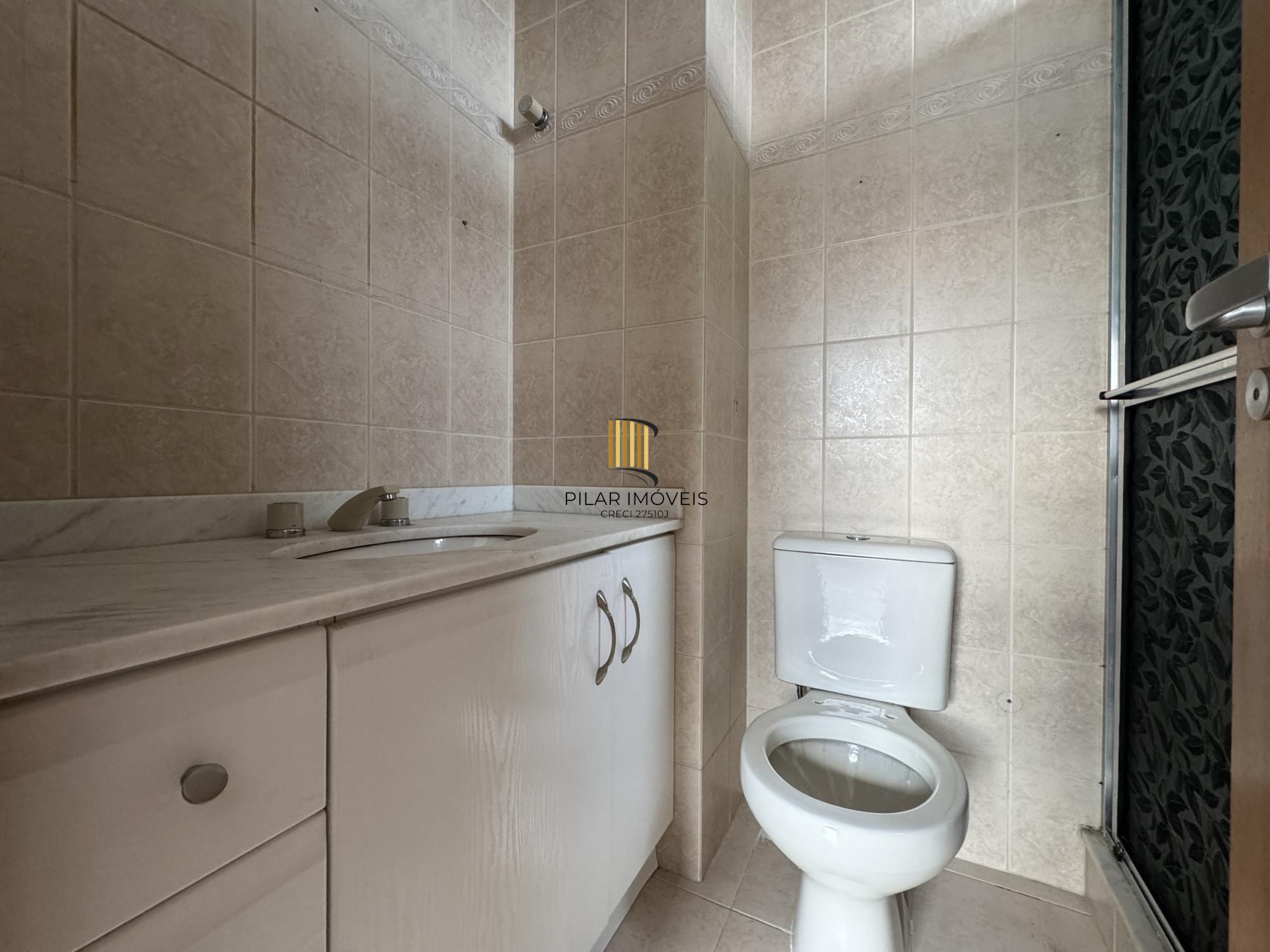 Apartamento 3 dormitórios com sacada, suíte e vaga de garagem no Menino Deus