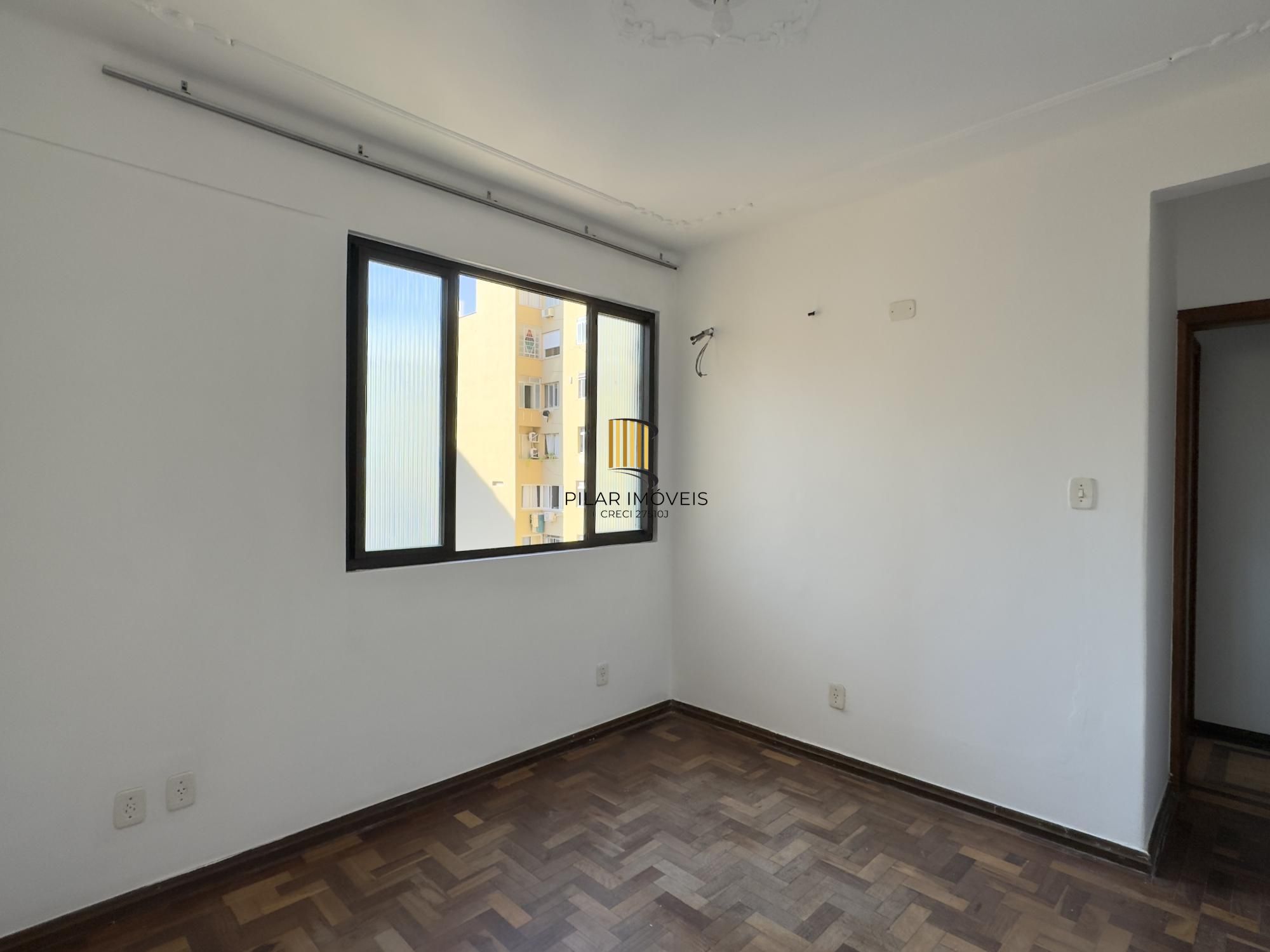APARTAMENTO 2 DORMITÓRIOS TOTALMENTE REFORMADO NO CENTRO HISTÓRICO