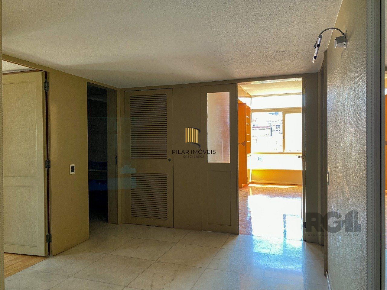Apartamento com muito conforto e ótima iluminação no Moinhos de Vento
