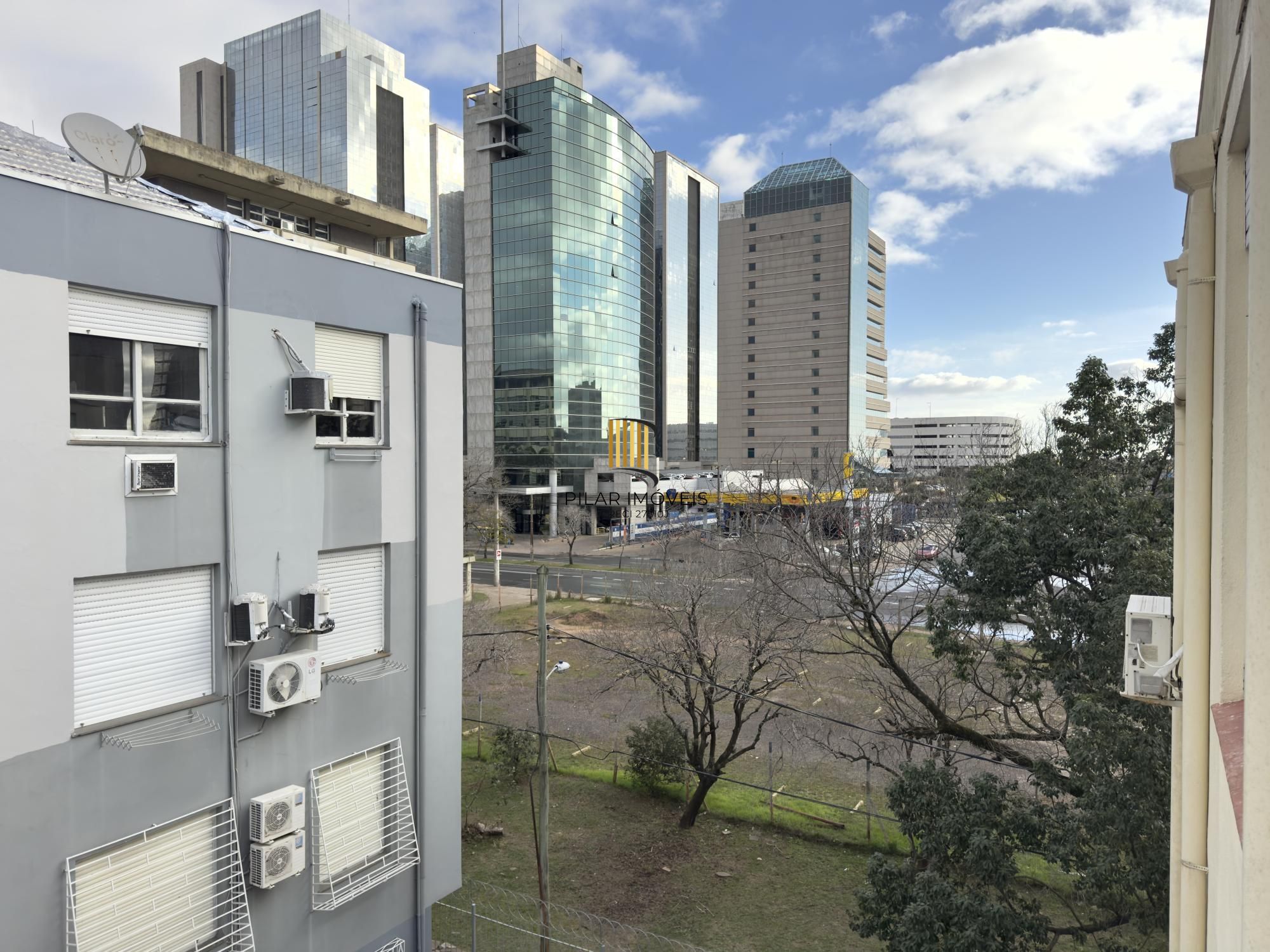APARTAMENTO 2 DORMITÓRIOS COM PEÇAS AMPLAS NO BAIRRO PRAIA DE BELAS