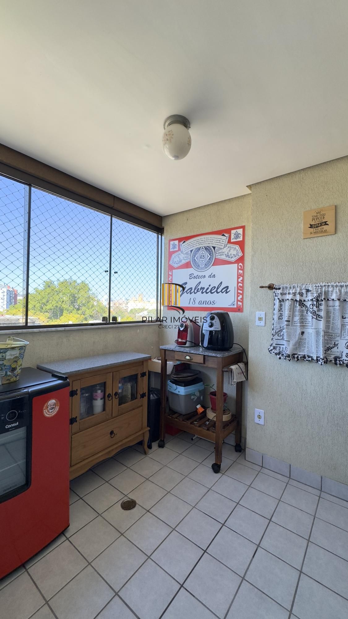 Apartamento 2 dormitórios, com lavabo e vaga de garagem na Cidade Baixa