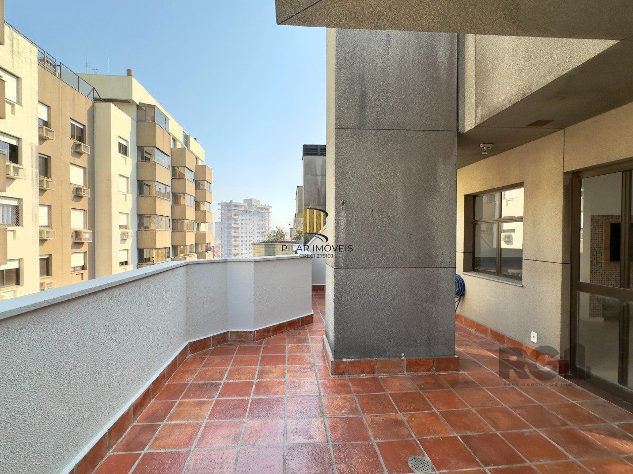 COBERTURA COM 174M², DE FRENTE, 3 DORMITÓRIOS, EM ÓTIMA LOCALIZAÇÃO NO MENINO DEUS