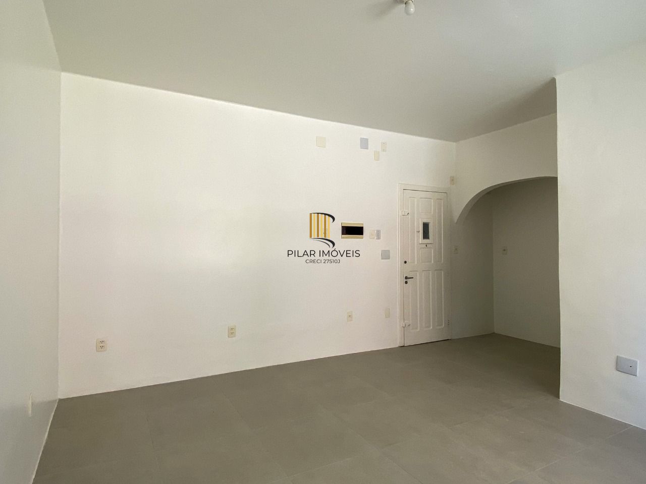 Studio com ótimo tamanho na Cidade Baixa
