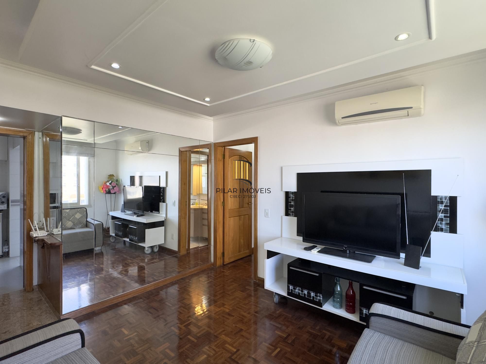 Apartamento mobiliado de 71m², com 2 dormitórios, sendo 1 suíte e vaga no Centro