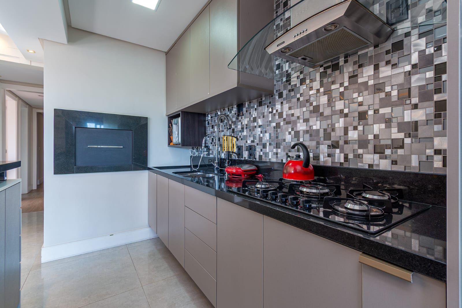 APARTAMENTODE 3 DORMITÓRIO COM SUÍTE E 2 VAGAS DE GARAGEM NO MENINO DEUS