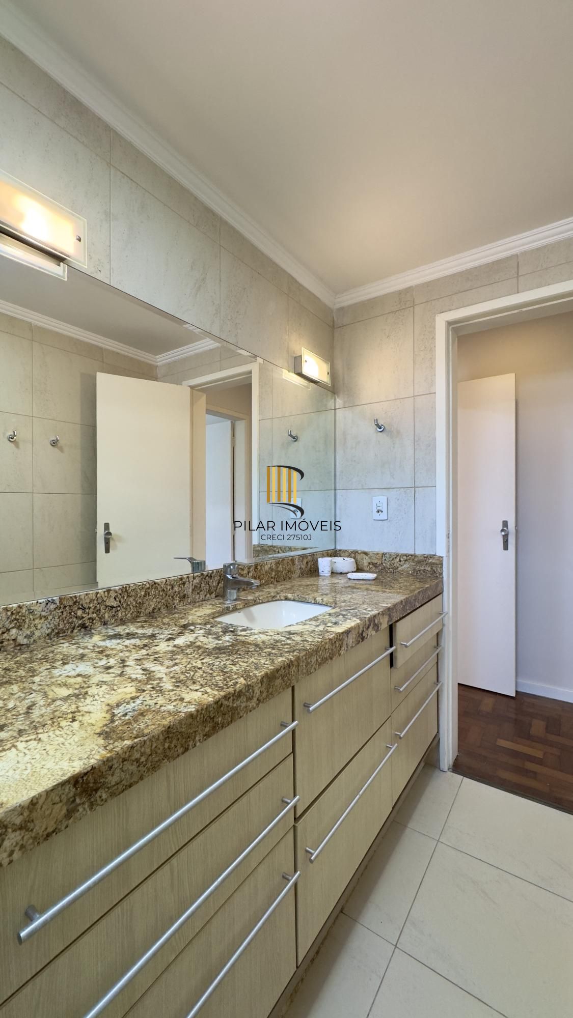 Apartamento 1 dormitório, super amplo, com vaga de garagem no Centro Histórico