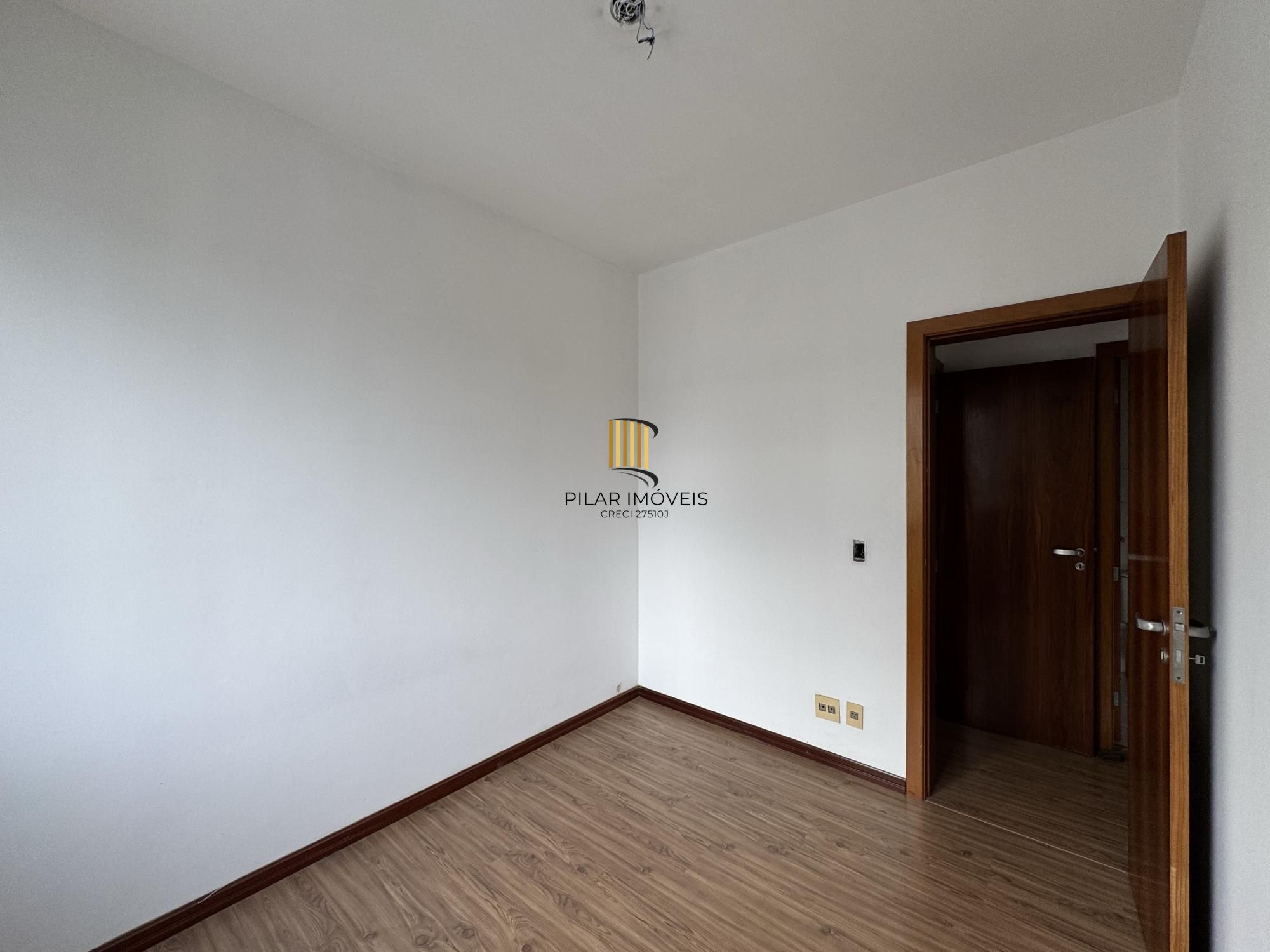 Apartamento 3 dormitórios com sacada, suíte e vaga de garagem no Menino Deus