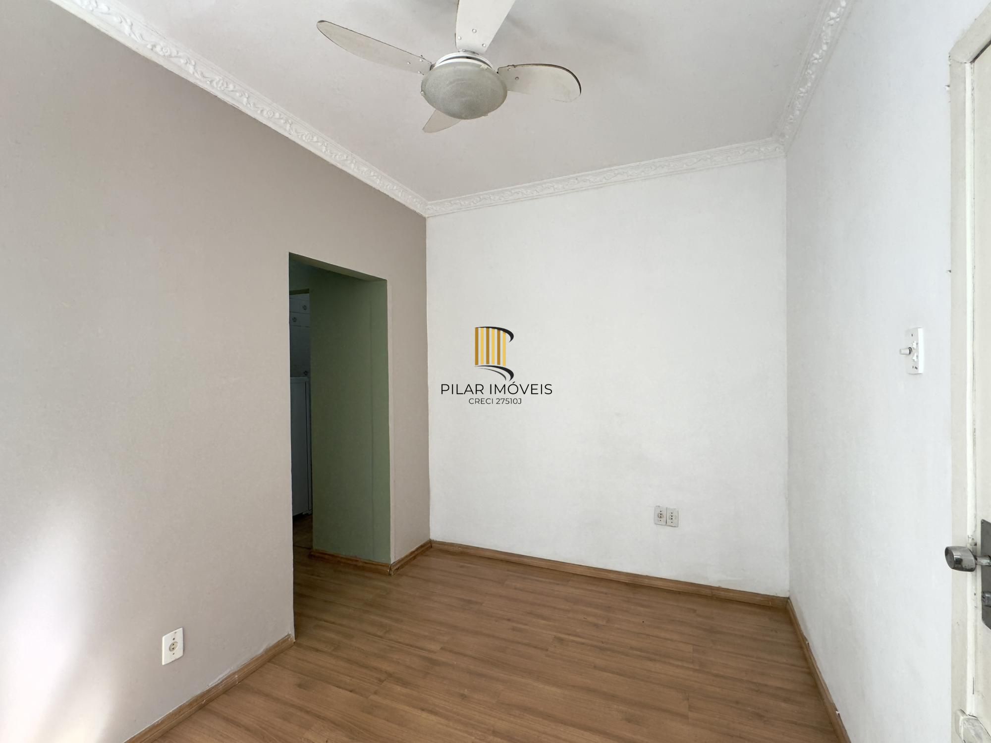 Apartamento reformado de 1 dormitório ensolarado e amplo no Centro Histórico