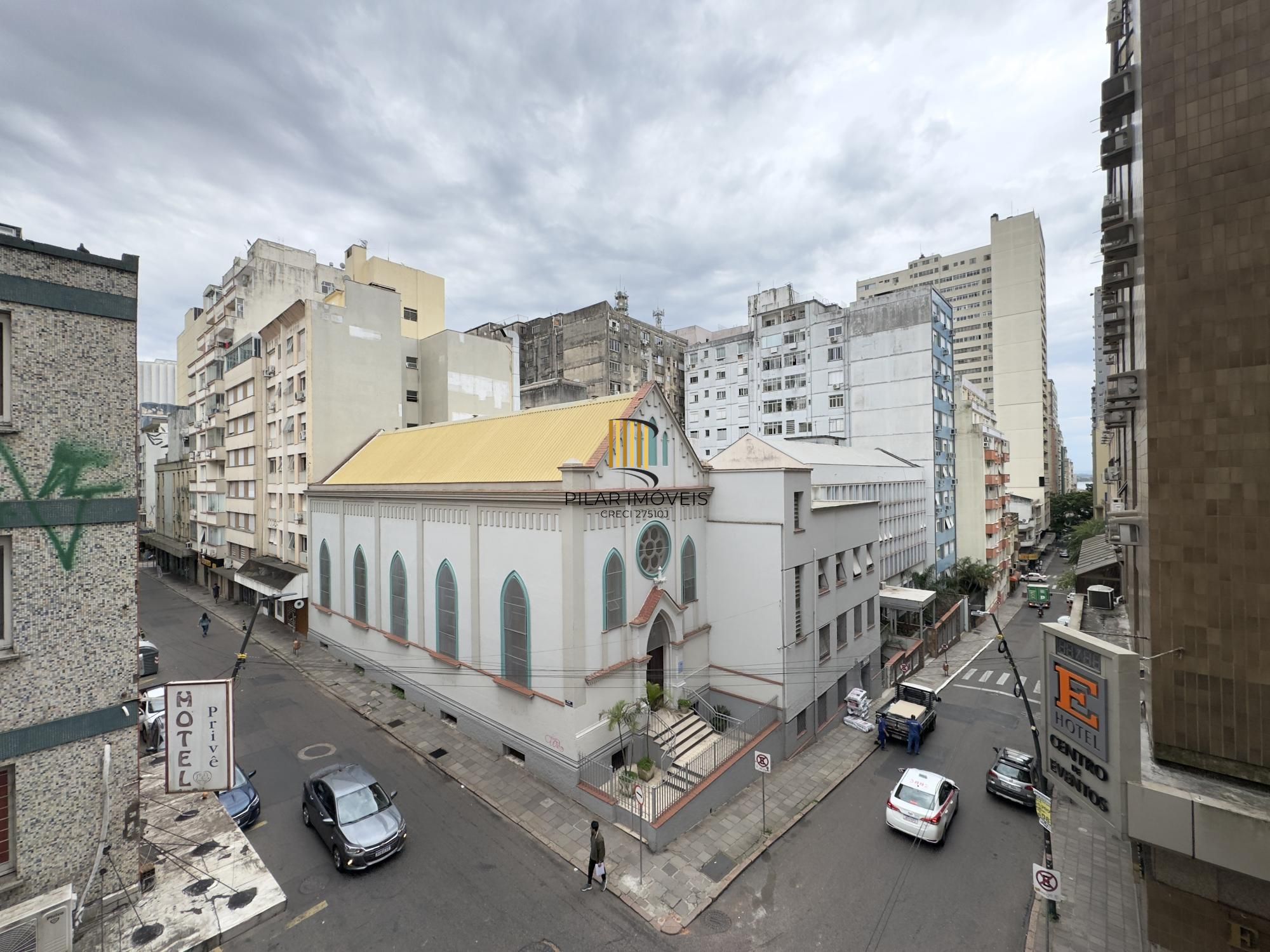 Apartamento reformado de 103m², 3 dormitórios, sendo 1 suíte no Centro Histórico