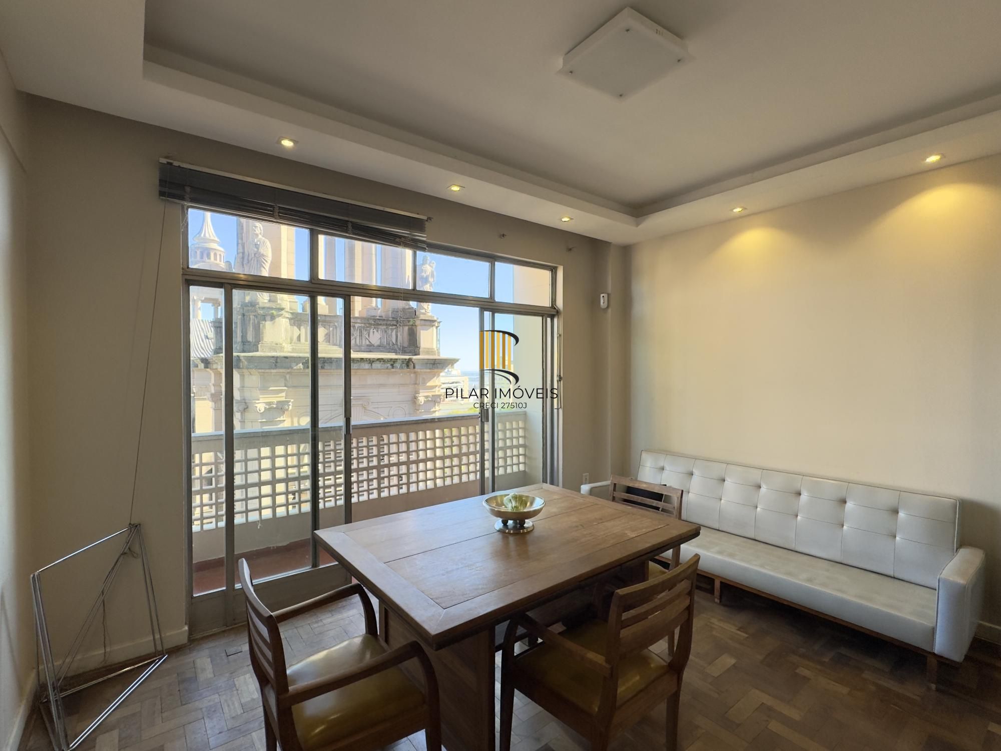 APARTAMENTO 3 DORMITÓRIOS COM LINDA VISTA DA CATEDRAL NO CENTRO HISTÓRICO