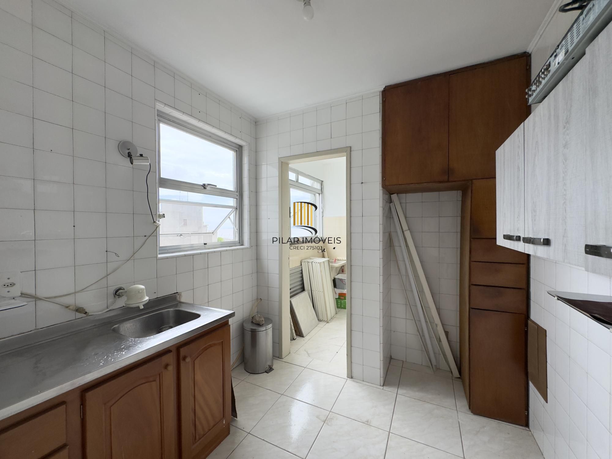 Apartamento 2 dormitório com dependência e vaga de garagem no Centro Histórico