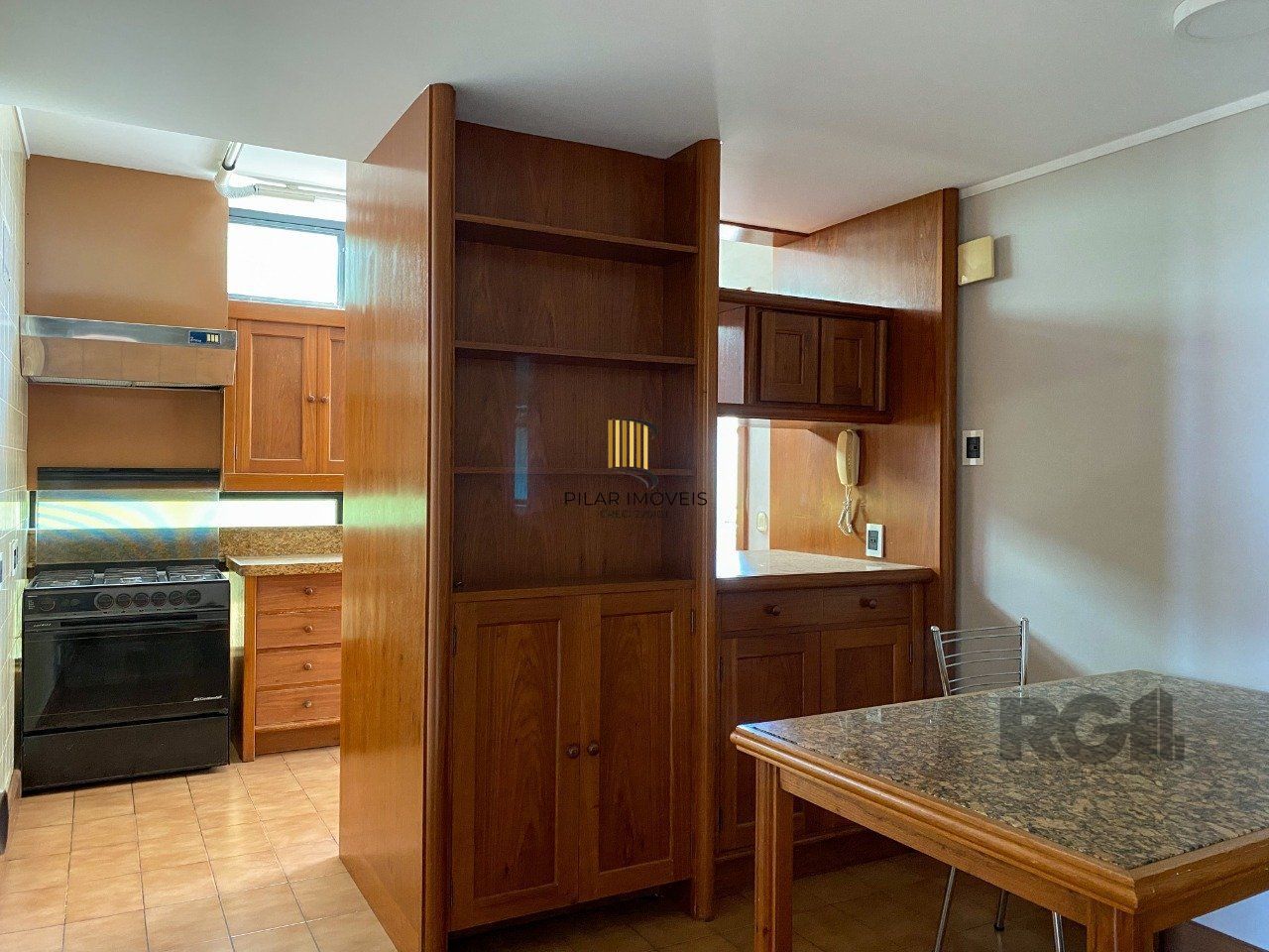 Apartamento com muito conforto e ótima iluminação no Moinhos de Vento
