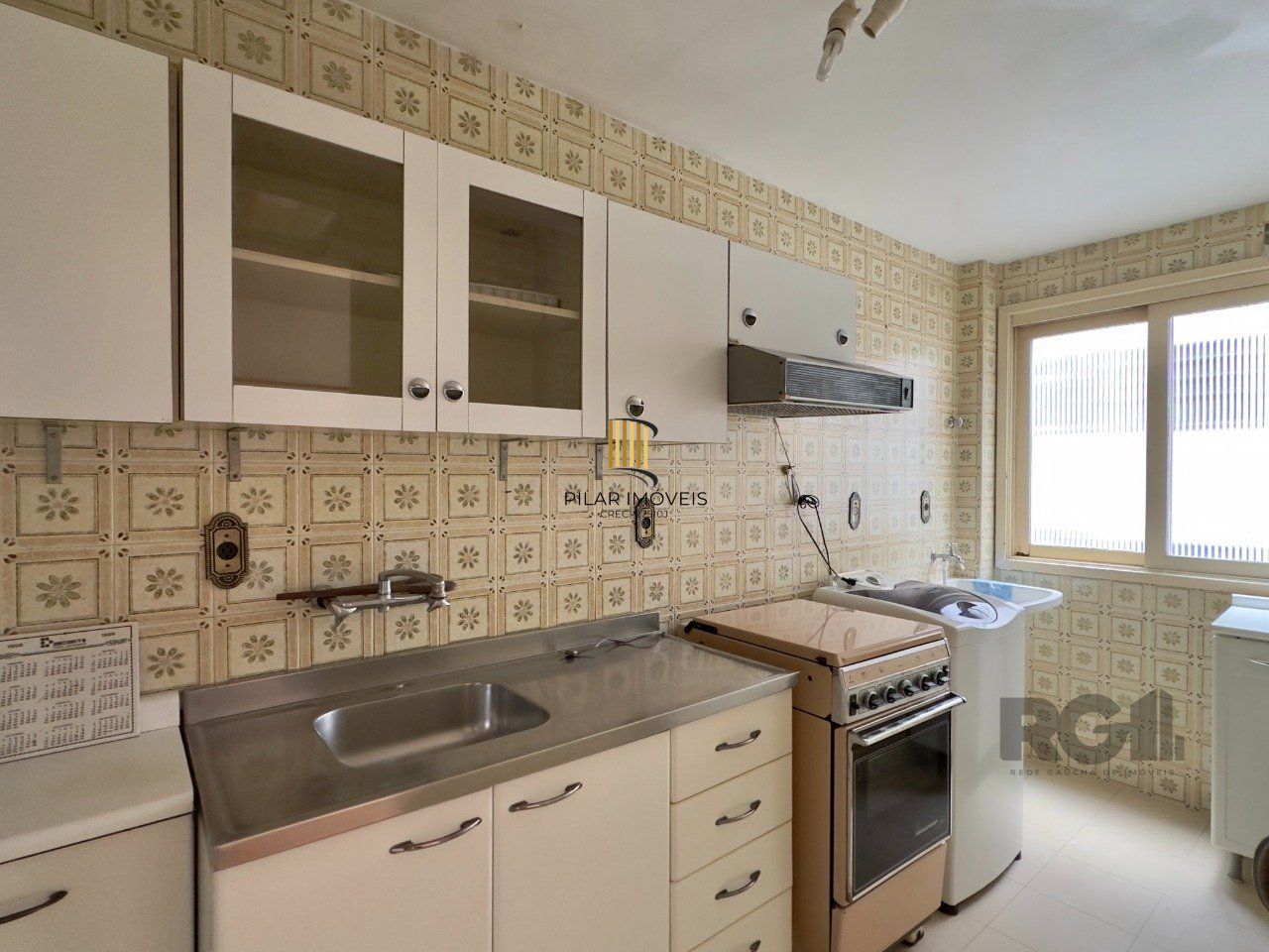 APARTAMENTO SEMIMOBILIADO COM ÓTIMA LOCALIZAÇÃO NO CENTRO HISTÓRICO