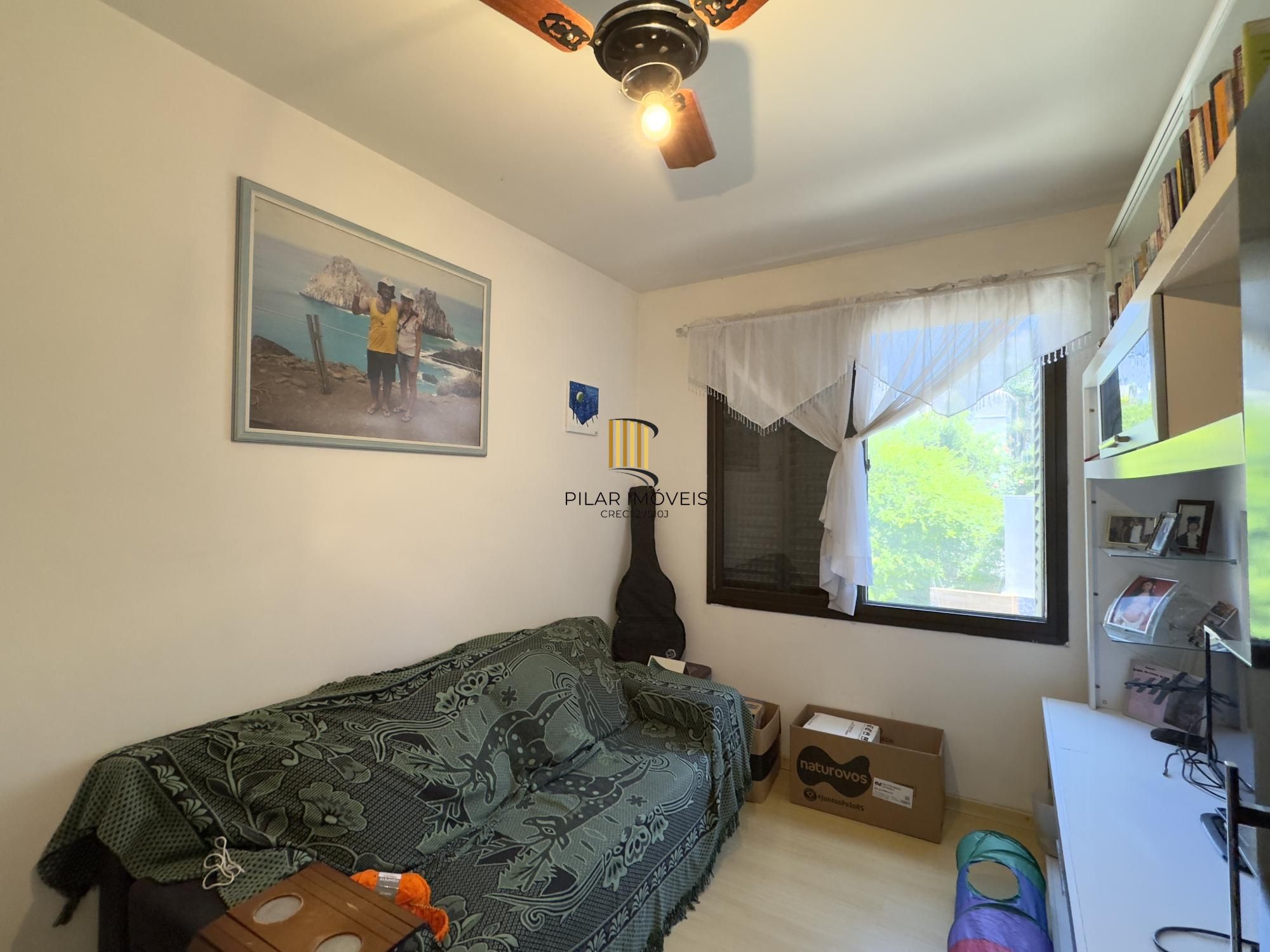 Apartamento semimobiliado 2 dormitórios com vaga de garagem no Centro Histórico