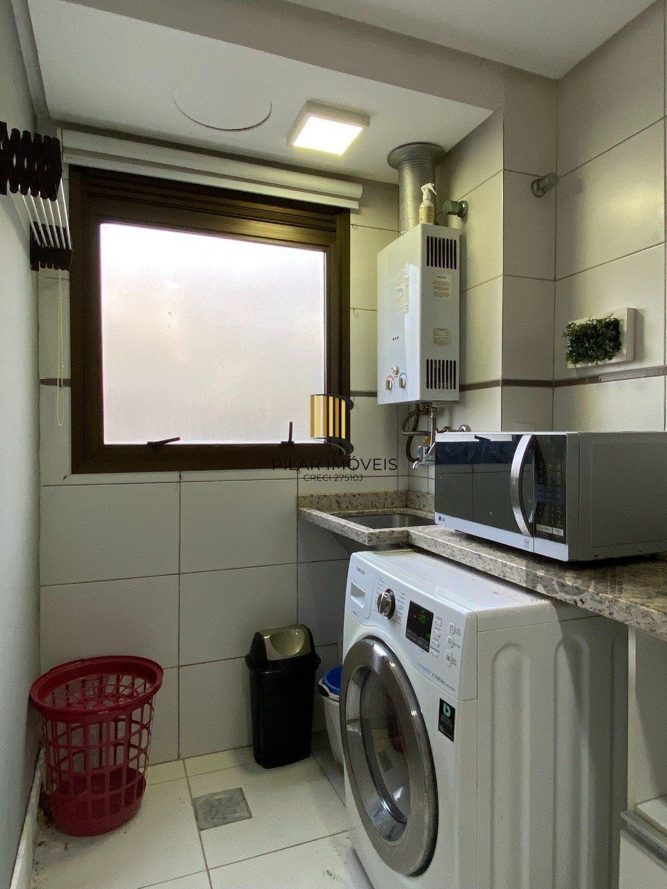 APARTAMENTO MOBILIADO DE 2 DORMITÓRIOS - CENTRO HISTÓRICO