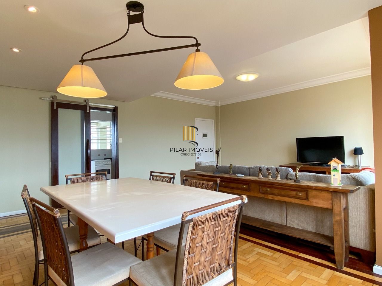 Apartamento 2 dormitórios, com linda vista, em frente ao Hospital de Clínicas