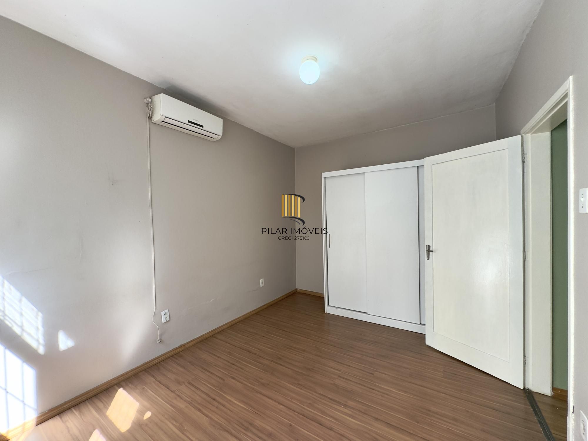 Apartamento reformado de 1 dormitório ensolarado e amplo no Centro Histórico