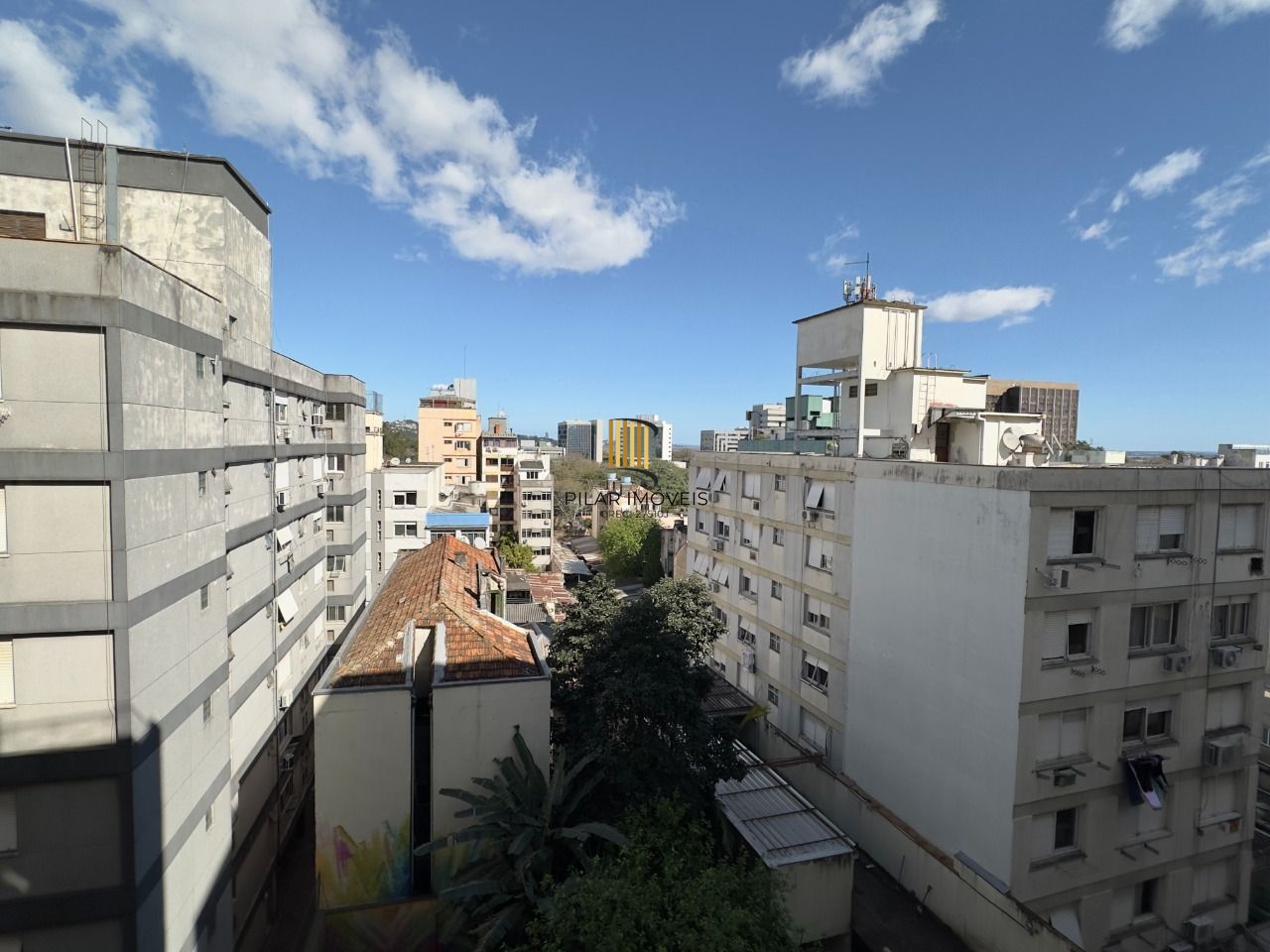 APARTAMENTO 2 DORMITÓRIOS COM LAVABO E VISTA DEFINIDA NO CENTRO HISTÓRICO