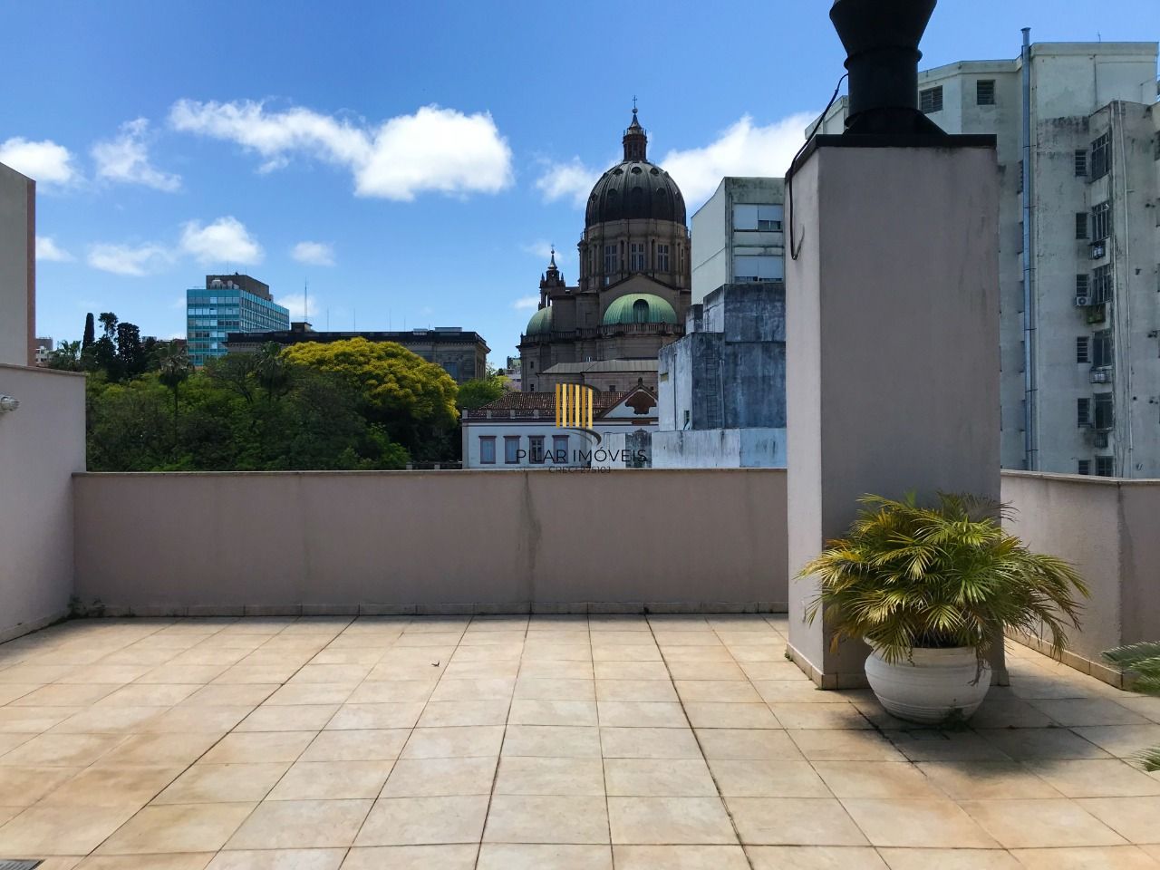 Apartamento completamente mobiliado em prédio com infra no Centro Histórico