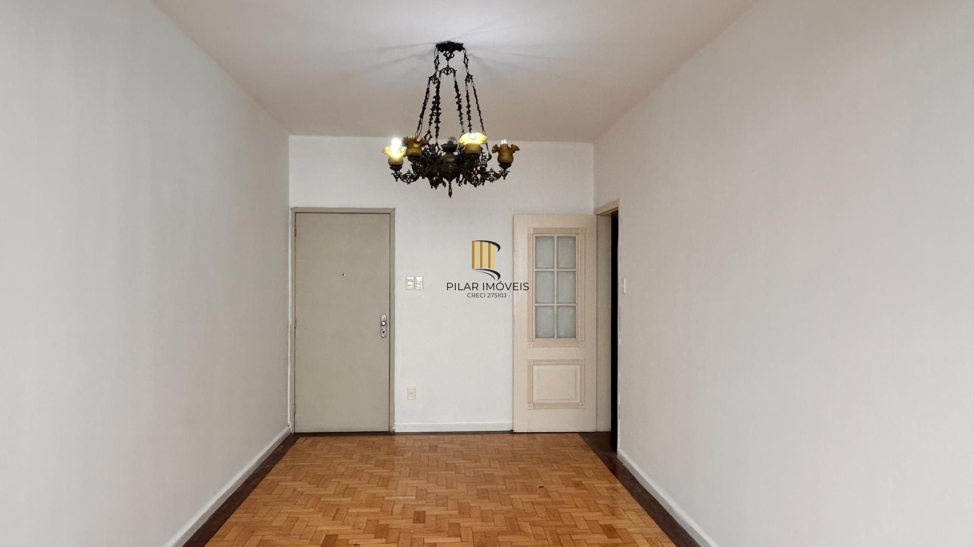 Apartamento 2 dormitórios com pátio