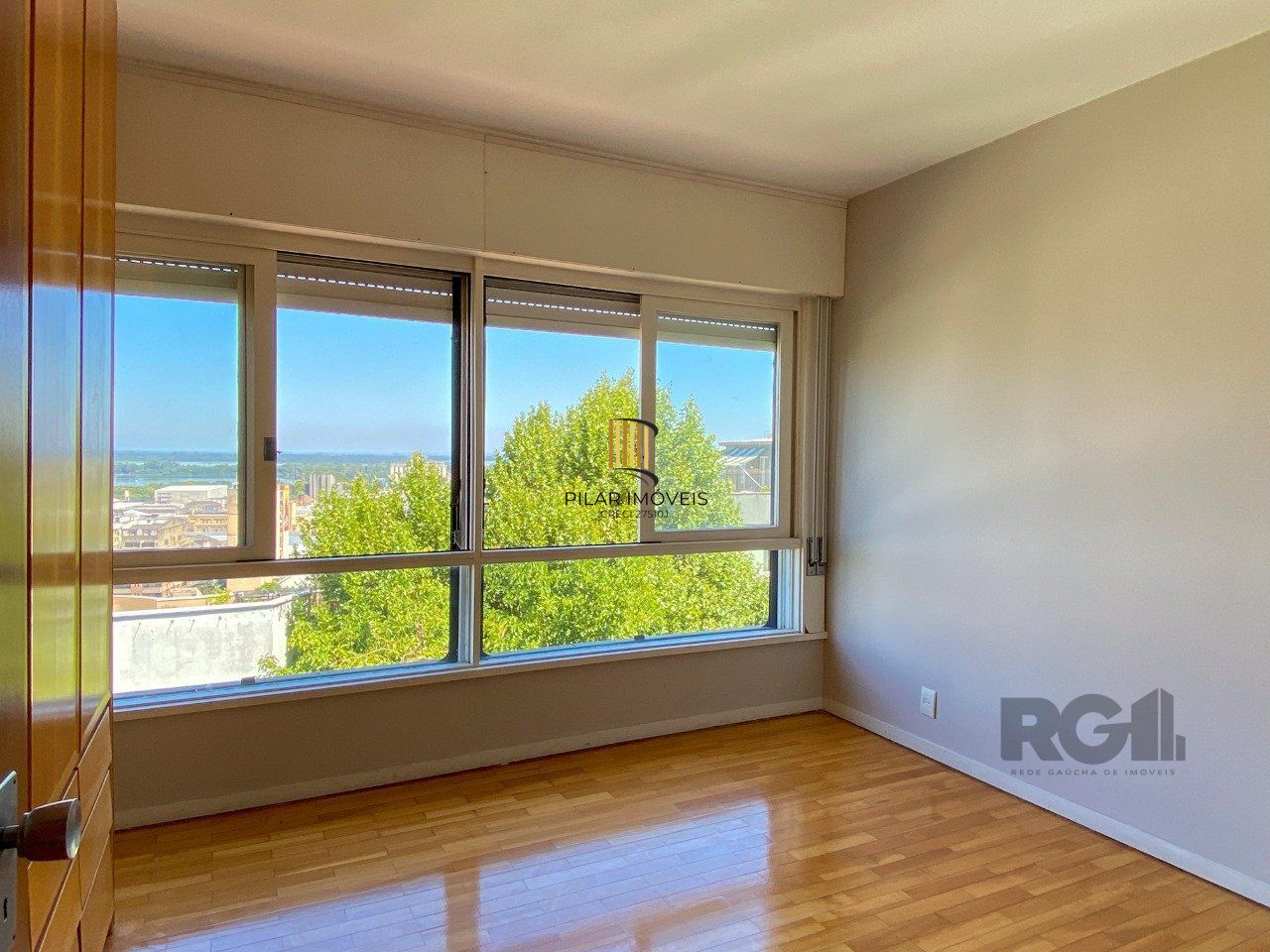 Apartamento com muito conforto e ótima iluminação no Moinhos de Vento