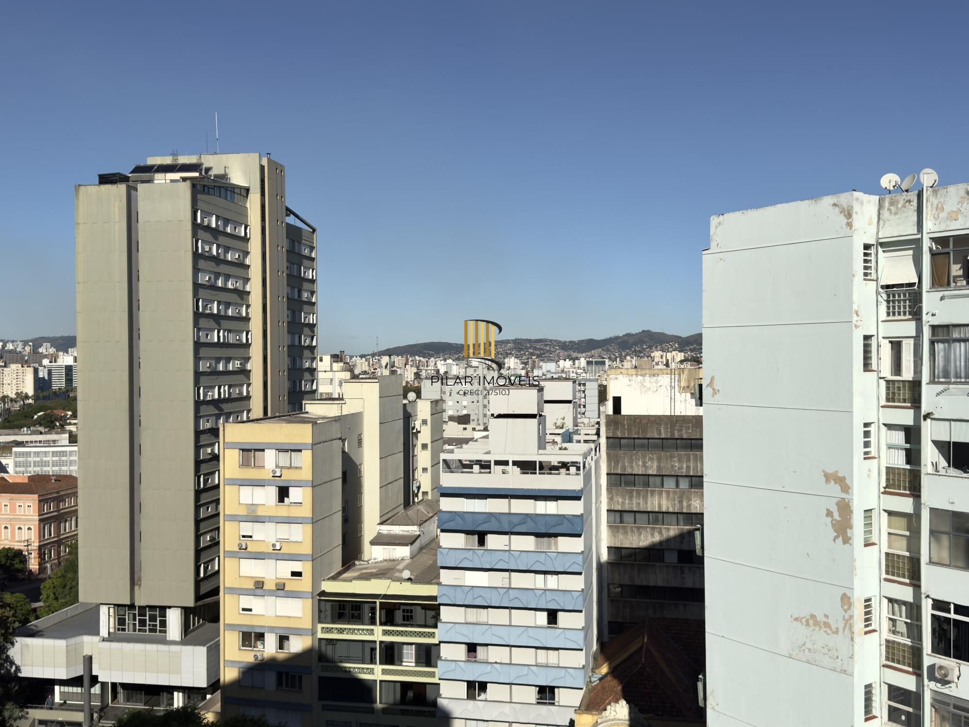 APARTAMENTO 2 DORMITÓRIOS REFORMADO COM LINDA VISTA NO CENTRO HISTÓRICO