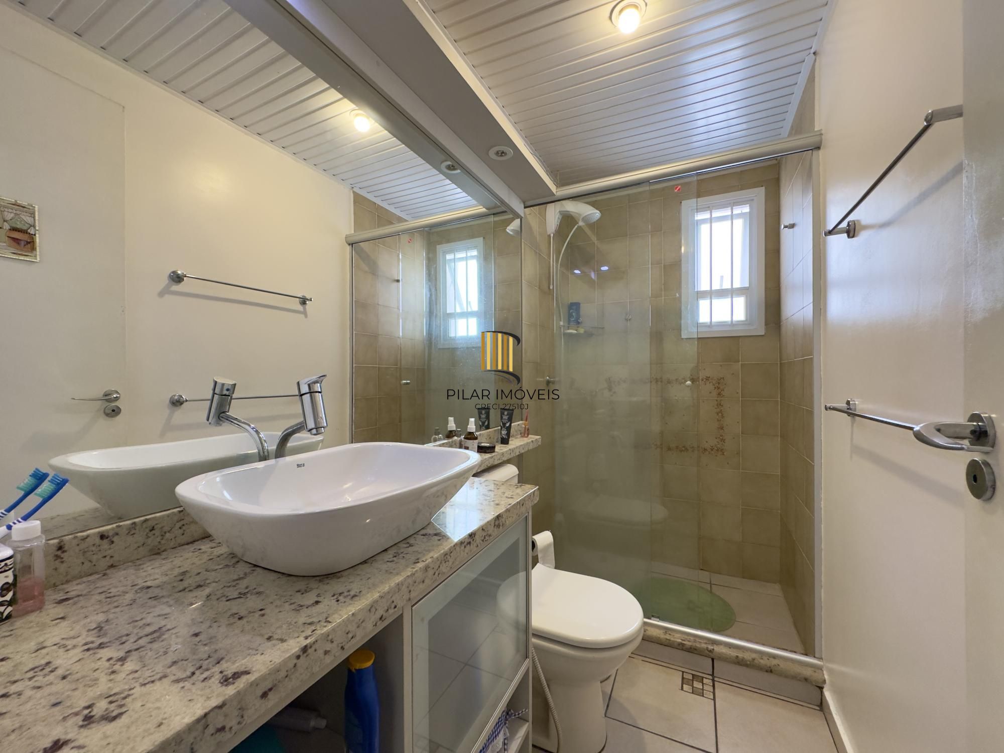 Apartamento 2 dormitórios com sacada e vaga de garagem próximo à PUCRS