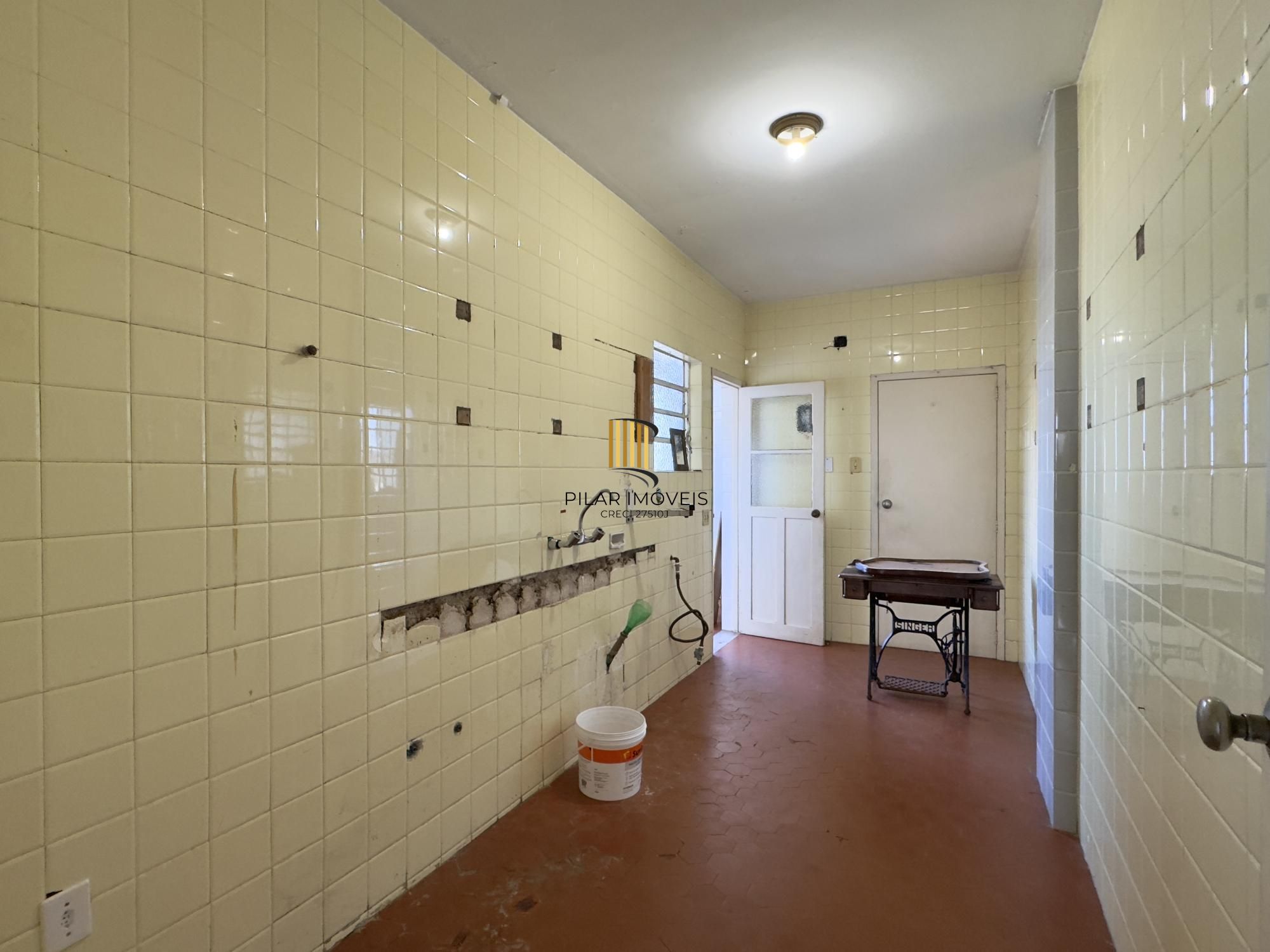 APARTAMENTO 3 DORMITÓRIOS COM LINDA VISTA DA CATEDRAL NO CENTRO HISTÓRICO