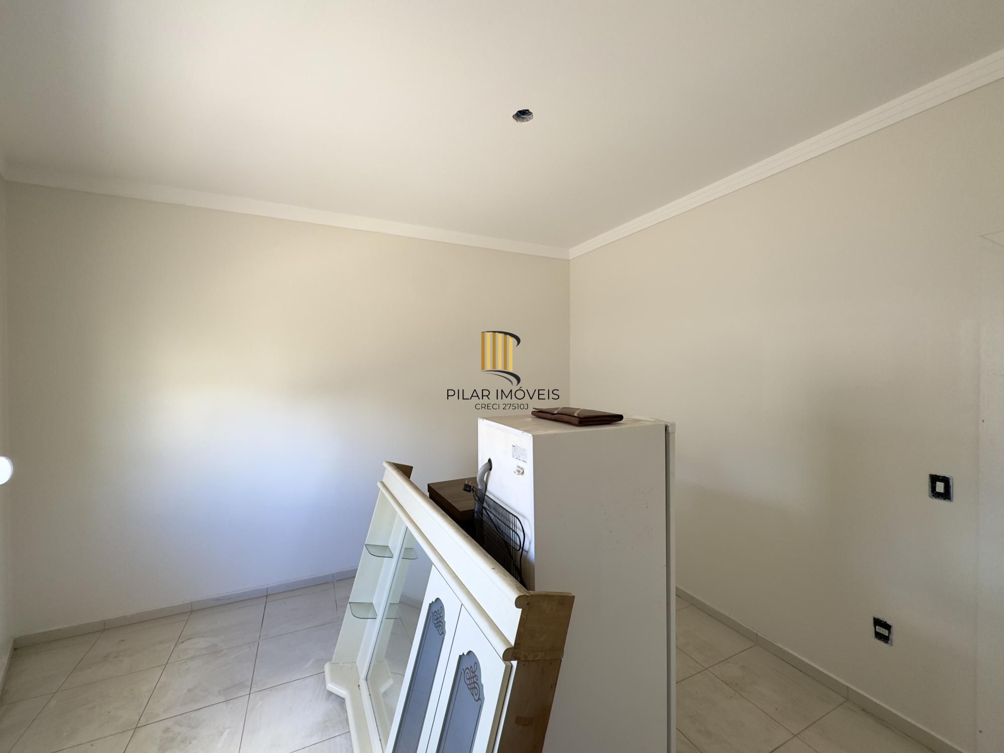 Casa em condomínio com 2 dormitórios, vaga de garagem e churrasqueira na Olaria