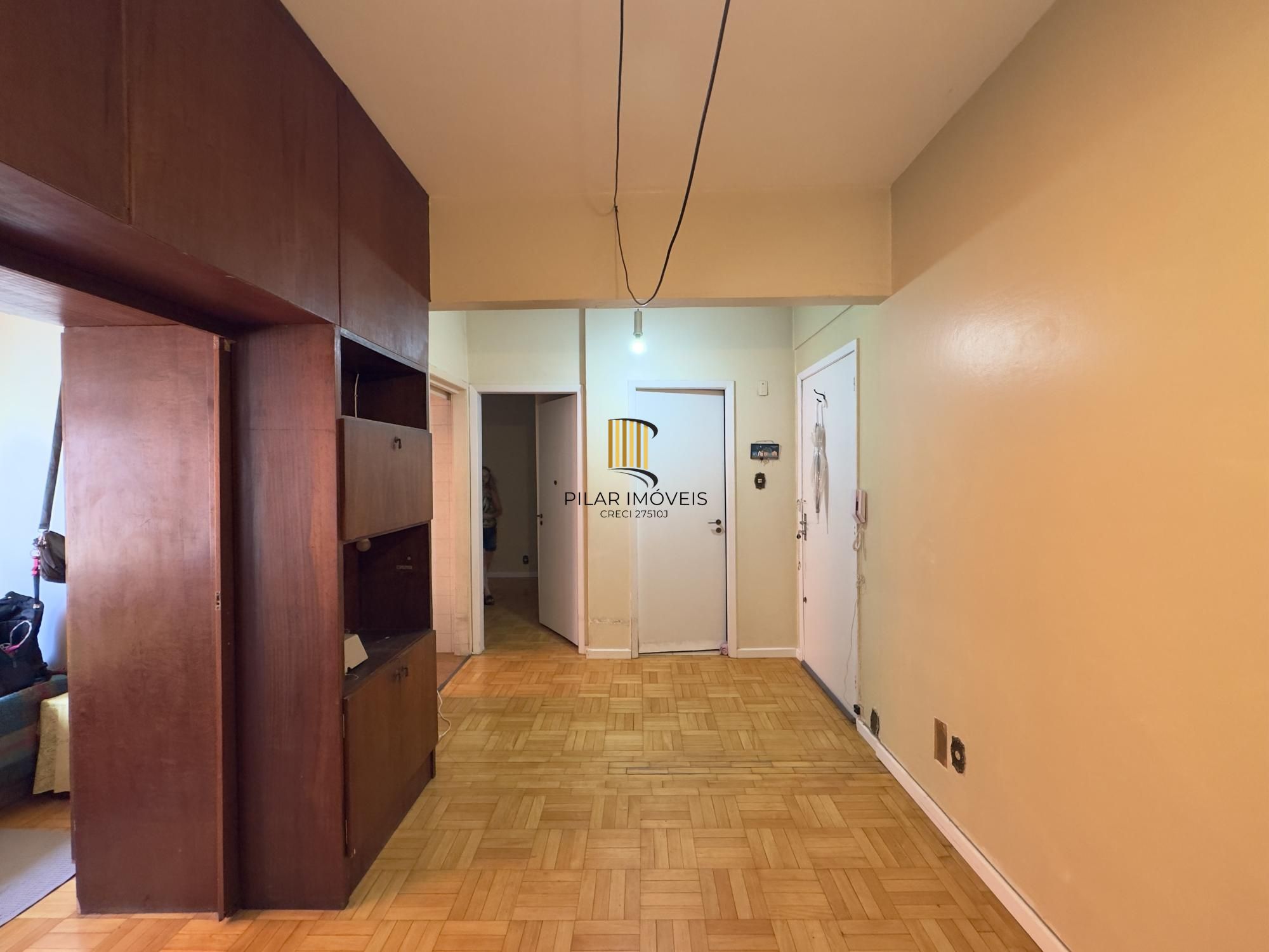 Apartamento 1 dormitório amplo, em andar alto com vista, no Centro Histórico